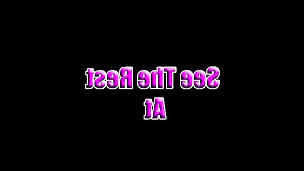 Возрастная тетка ласкает себя пальцами и писает