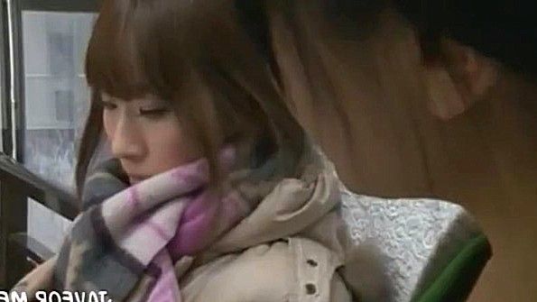 Запугала подругу и заставила заняться лесби сексом